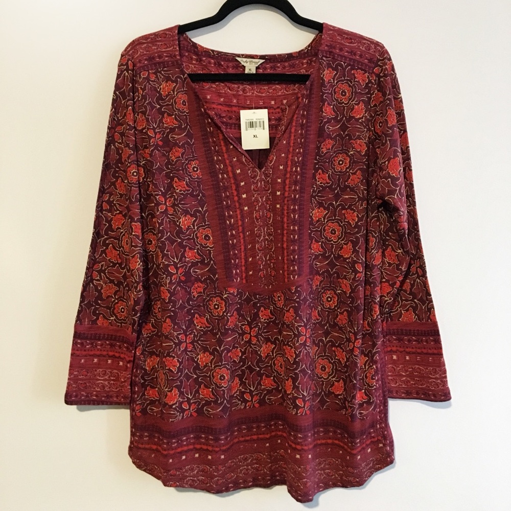 Split-neck Lucky tunic blouse.
